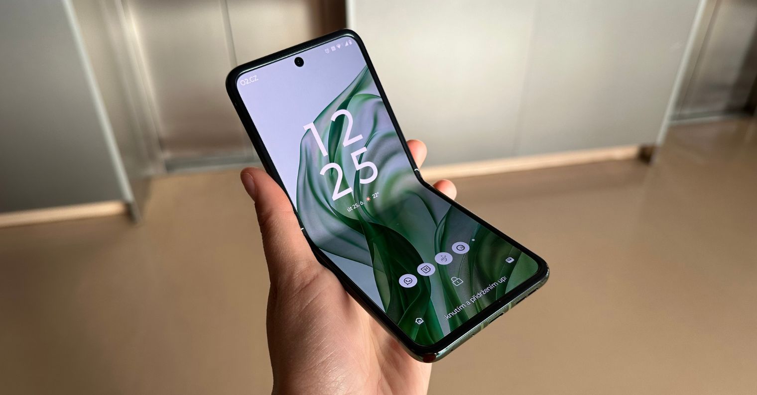 모토로라_레이저_50_ultra (3) 모토로라 razr 50 ultra (3)