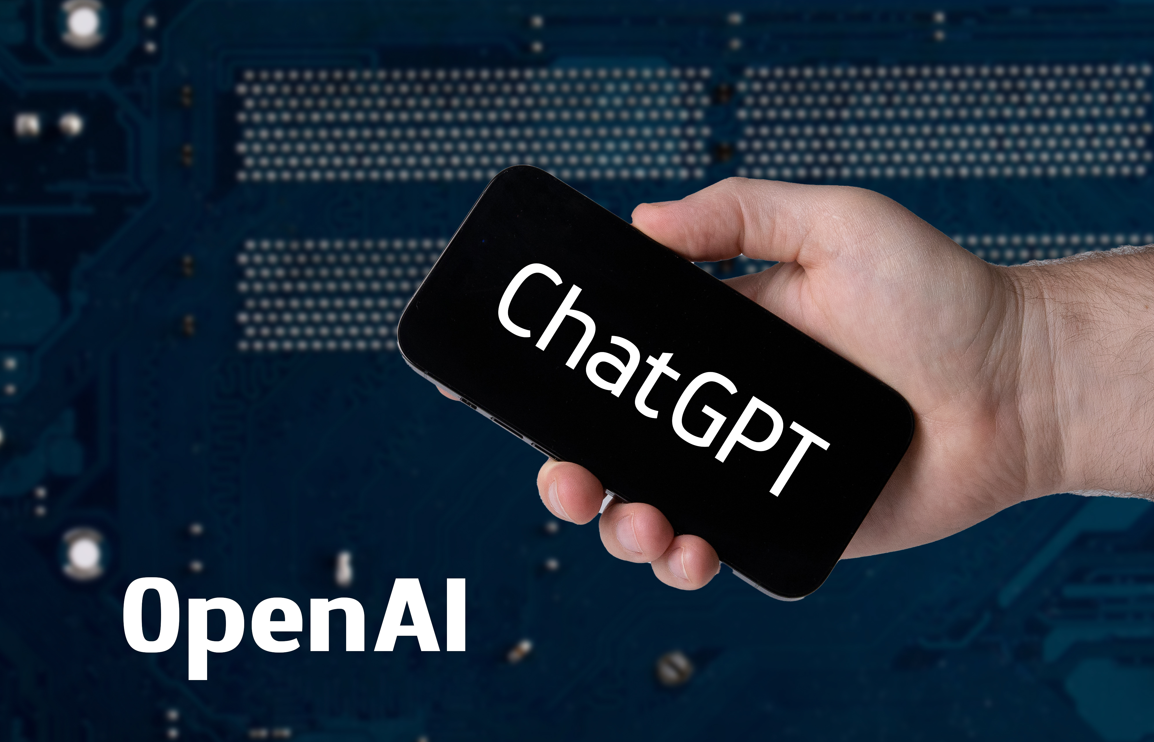 دست نگه داشتن گوشی هوشمند با ChatGPT و متن OpenAI دست نگه داشتن گوشی هوشمند با ChatGPT و متن OpenAI